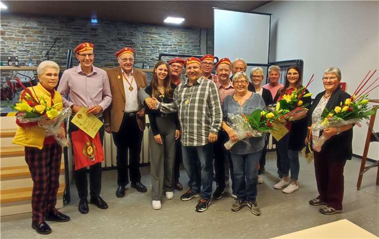 Der Stadtsoldatenvorstand mit den geehrten Mitgliedern. Foto: privat