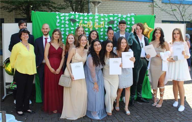 Der Stammkurs Hoffmann mit seinen Leistungskurslehrer:innen. Die Beteiligten waren getestet.Foto: privat