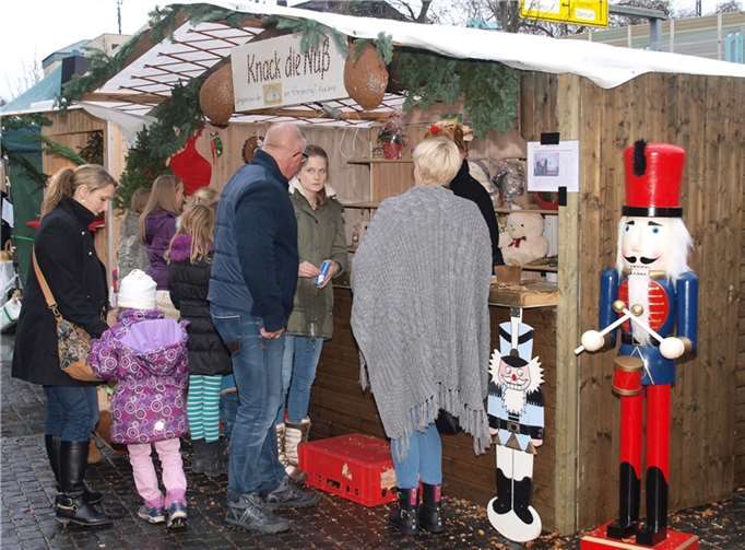 Der Stand bei „Knack die Nuss“ zu Gunsten der Elterninitiative krebskranker Kinder am Kemperhof.
