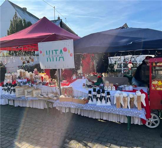 Der Stand der Kita St. Genovefa beim Obermendiger Weihnachtsmarkt.  Foto: privat