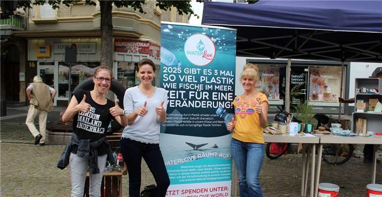 Der Stand von Waterlove zum Auftakt der Aktion Stadtradeln zog viele neugierige Passanten an. Mit einer Umfrage hat sich gezeigt, dass vielen noch nicht bewusst sind, wie hoch die Belastung der Umwelt durch Reifenabrieb wirklich ist.Fotos: privat