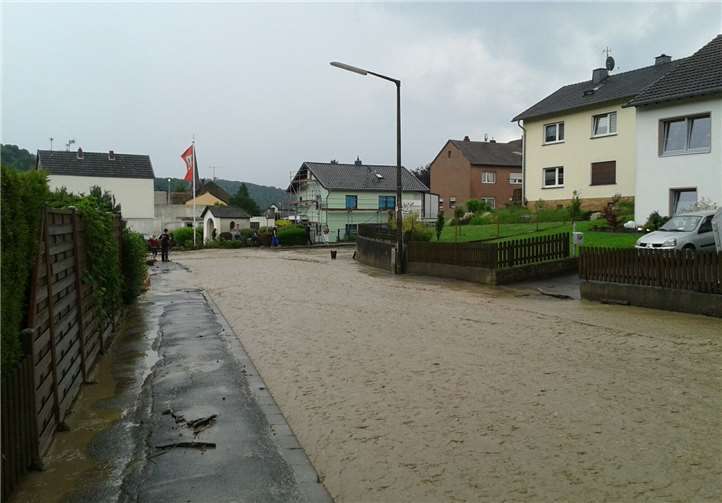 Der Starkregen sorgte für geflutete Straßen in Unkelbach. privat