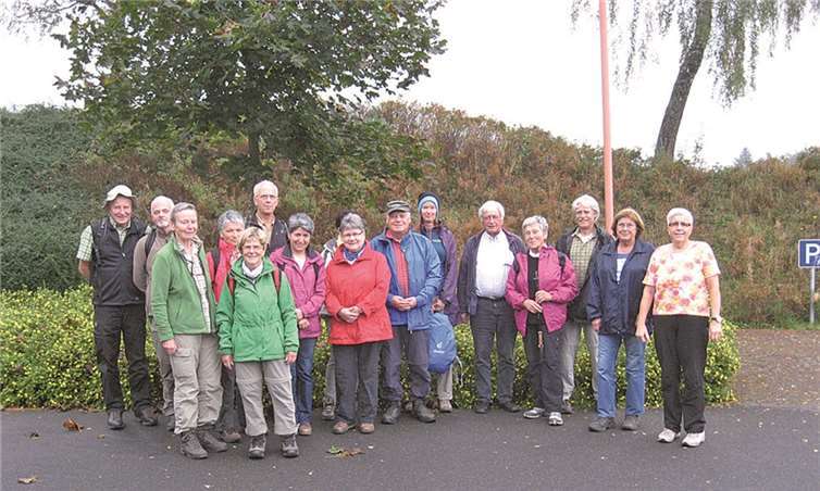 Der Start der Wandergruppe an der Hochberghalle zu Kelberg. Privat