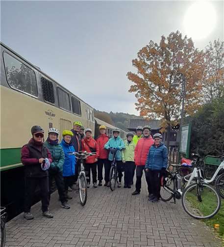 Der Start der abwechslungsreichen Fahrradtour beim Vulkan-Express in Brohl.Foto: Brigitte Hornbostel 