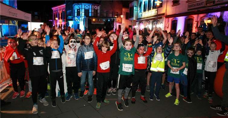 Der Start der schaurig schön verkleideten Kinder im Vorjahr.Quelle: münz sportkonzept