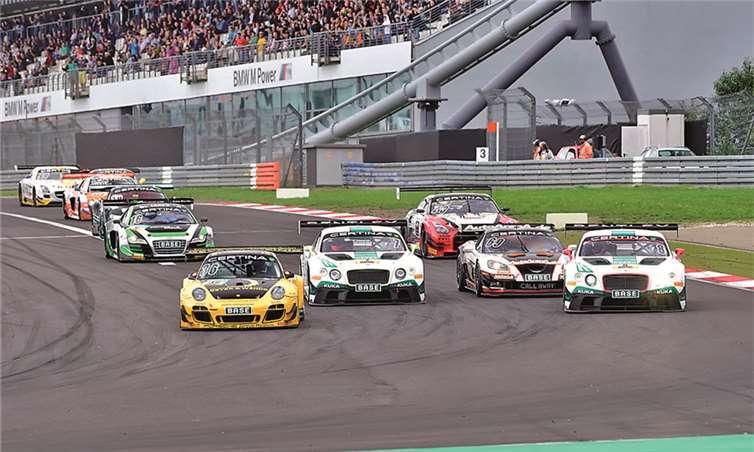 Der Start zu den ADAC GT Masters auf dem Nürburgring. BURG
