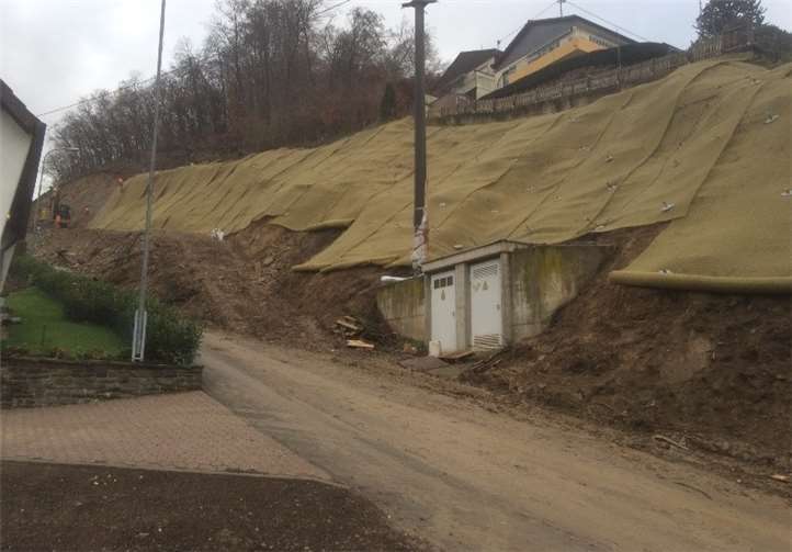 Der Steilhang wird gesichert.