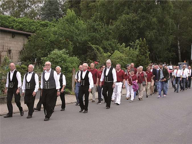 Der Steinhauerverein nahm am traditionellen Festzug teil.RÜ
