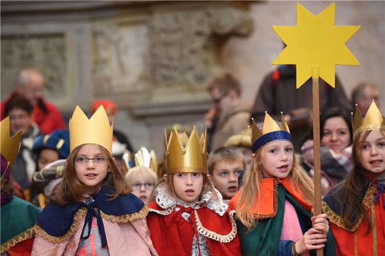 Der Stern ist immer dabei: „Segen bringen, Segen sein. Gemeinsam gegen Kinderarbeit – in Indien und weltweit!“ so heißt das Motto der aktuellen Aktion Dreikönigssingen. Foto: © Ralf Adloff/Kindermissionswerk