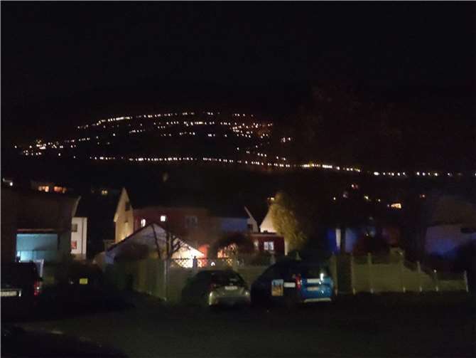 Der Stern von Bethlehem im Hang über Waldbreitbach besteht aus etwa 3000 LEDs.