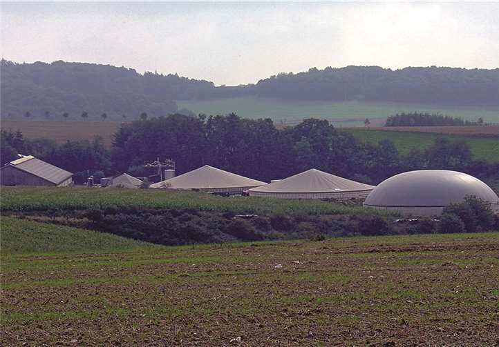 Der Stoffkreislauf wird unter anderem hier vollzogen: In der Biogasanlage Kraft in Mayen wird der Bioabfalls aus MYK weiterverarbeitet. Aus dem Bioabfall werden dort Biogas und Dünger. Biogas wird in Strom umgewandelt, welcher dann in das öffentliche Netz eingespeist wird. Der Dünger wird in der Landwirtschaft eingesetzt, um die Qualität des Bodens zu verbessern. KVMYK
