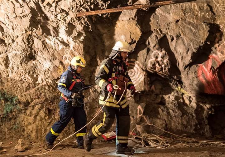 Der Stollen wird erkundet.