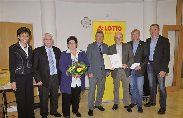 Der TSV erhielt eine Auszeichnung für sein Jubiläumsbuch. foto seydel