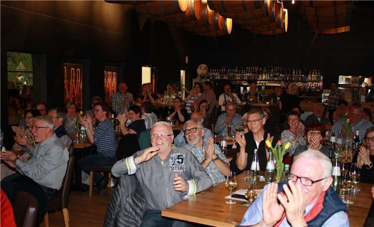 Der TV-Comedian hinterließ in Ernst ein begeistertes Publikum, das einen deftigen Zwerchfellmuskelkater mit nach Hause nehmen durfte.TE