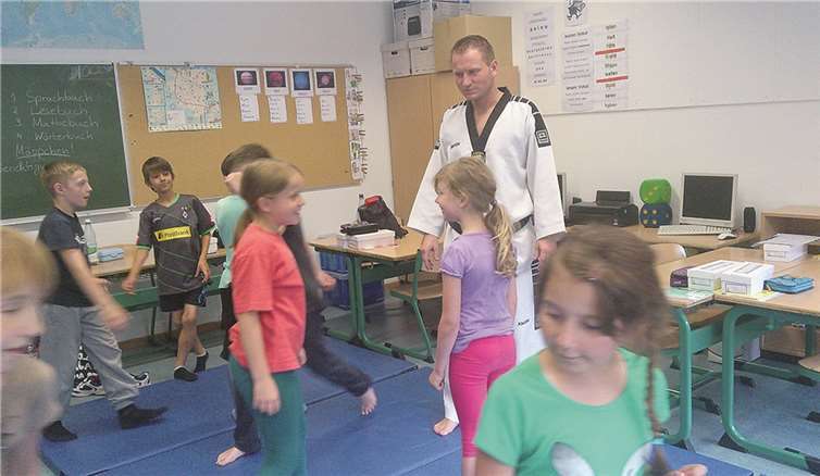 Der Taekwondo Club gab eine kleine Lehrstunde in der Grundschule Hasenfänger.  Privat