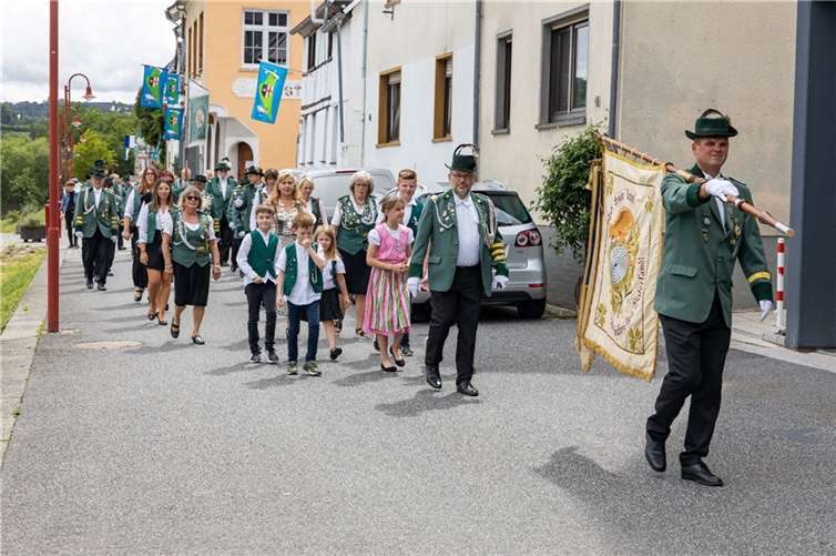 Der Tag begann mit einem beeindruckenden Umzug durch den Ort.