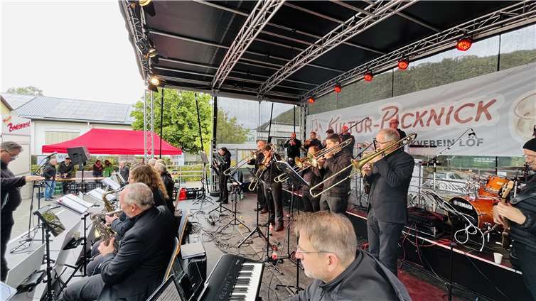 Der Tag begann mit einem musikalischen Frühschoppen mit der Rhein-Mosel-Bigband. Fotos: Musikverein Löf