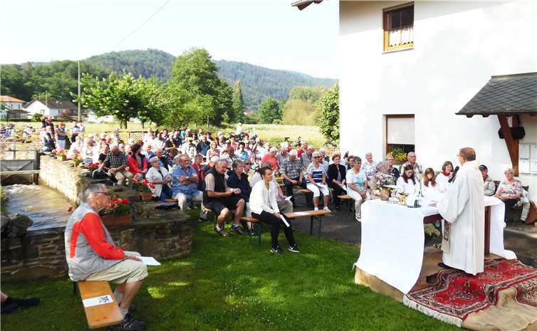 Der Tag begann mit einer Messe an der Hanensteiner Mühle in Insul. SES