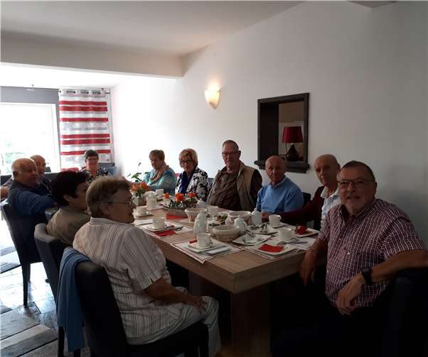 Die 75-Jährigen sind noch gut drauf Der Tag startete mit einem zünftigen Frühstück.