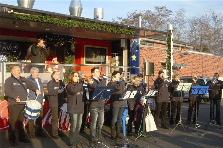 Der Tambour- und Fanfarenkorps Blau-Weiß Unkelbach hier bei einem seiner Auftritte. AB