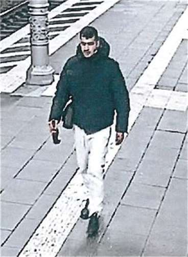Unbekannter belästigte 28-jährige Frau Der Tatverdächtige. Foto: Polizei Bonn