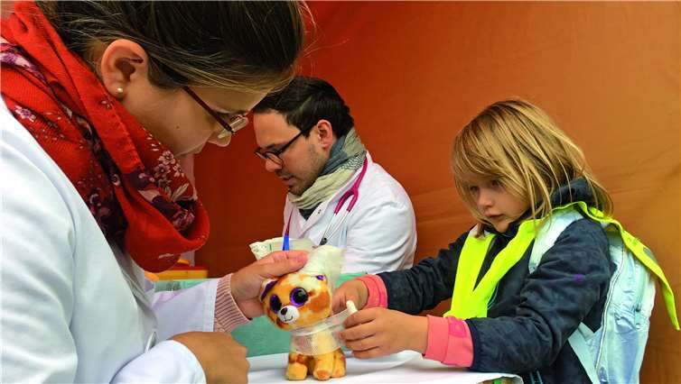Der Teddy-Doc bietet den kleinen Besuchern, ihre Kuscheltiere gesund zu pflegen.privat