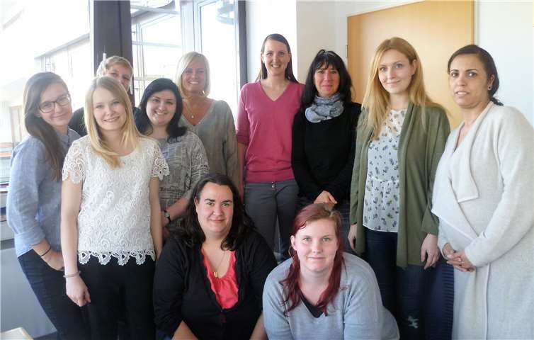 Der Teilnehmerinnen mit ihrer Dozentin Ellen Linnenbaum.privat