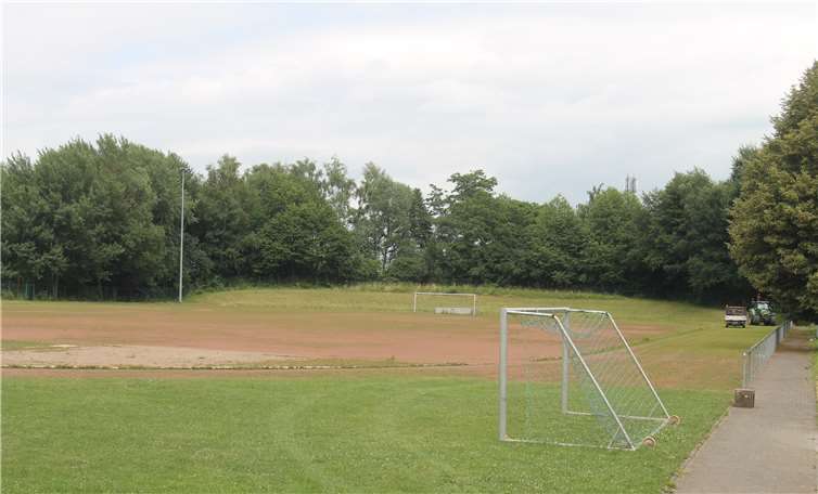 Der Tennenplatz an der Waldschule in Montabaur-Horressen wird 2019 in einen Kunstrasenplatz umgewandelt. Stadt Montabaur