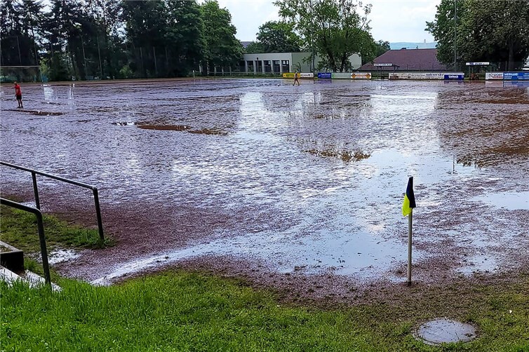 Der Tennenplatz im Irlicher Pappelstadion zeigt seit Jahren den Handlungsbedarf deutlich: Für Kinder, Schulen und den Vereinssport braucht Irlich endlich einen modernen Kunstrasenplatz.
