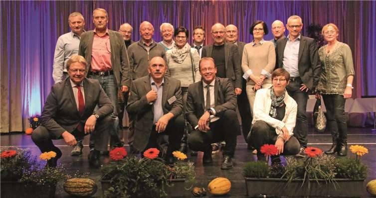 Der Thürer Ortsbürgermeister Rainer Hilger (1. Reihe, 2. v. links) war in Begleitung einer großen Thürer Delegation nach Kaiserslautern gekommen. privat