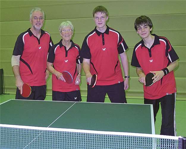 Der Tischtennis-Saisonauftakt der Mannschaften des SV Rheinbreitbach in der Region Koblenz/Neuwied. Als Aufsteiger noch ungeschlagen: Klaus Riddering, Heidi Wunner, Arne Beines, David Riddering (v.l.). privat