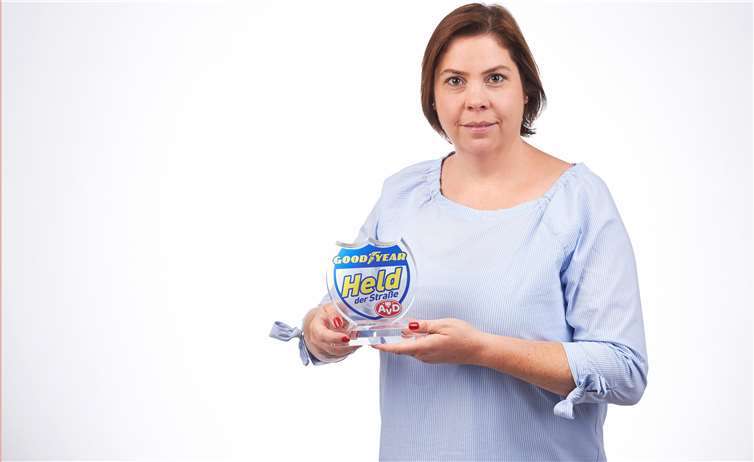 Der Titel „Held der Straße“ des Monats Mai ging an Eva Stumpen aus Kruft. Foto: Goodyear