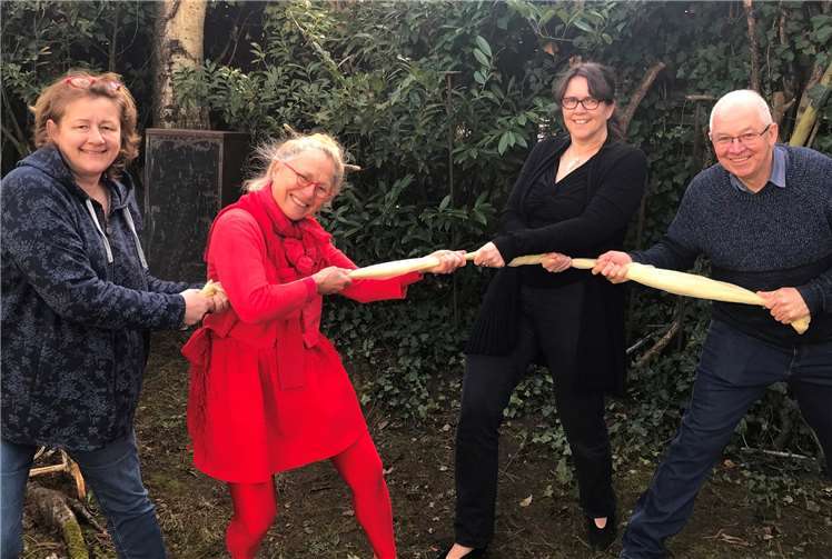 Der Titel der diesjährigen Ausstellung „los-g-lassen - vom Festhalten beim Loslassen“ lässt keinen Zweifel am diesjährigen Ausstellungsthema. Foto: privat