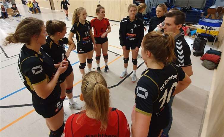 Der Trainer mit seiner Mannschaft. Fotos: privat