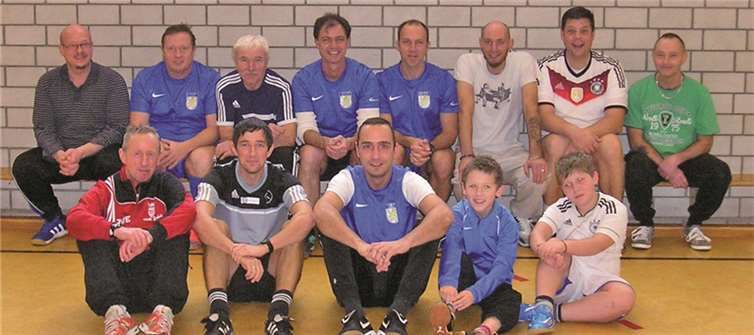 Der Trainerstab des SV Blau-Weiß Sayn hatte sich bei der Schulung fast komplett versammelt.privat