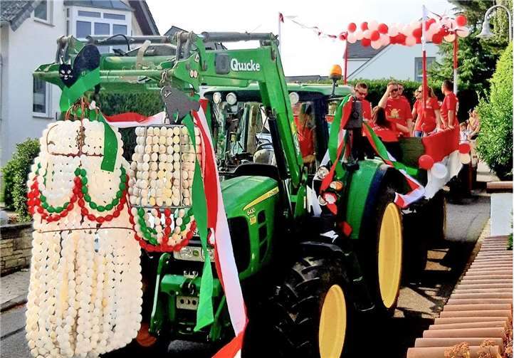 Der Traktor mit den beiden Eierkronen.Foto: privat