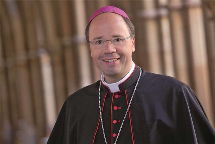 Der Trierer Bischof Dr. Stephan Ackermann bekräftigte die kritische Haltung der Kirchen zu einem Militäreinsatz in Syrien.Luftschläge gegen syrische Einrichtungen hätten die Aussichten auf eine Überwindung des Bürgerkriegs kaum erhöht, sondern möglicherweise zu einer weiteren Verschlechterung der Lage geführt.