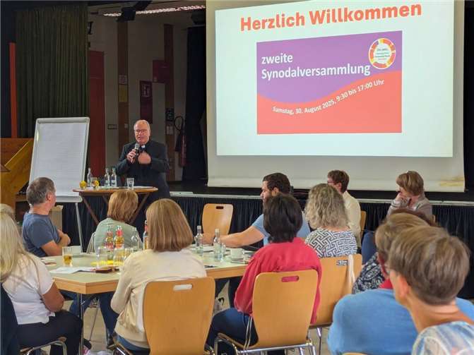 Der Trierer Bischof Dr. Stephan Ackermann nahm an der Synodalversammlung des Pastoralen Raums Neuwied teil.  Foto: Regina Schmitz