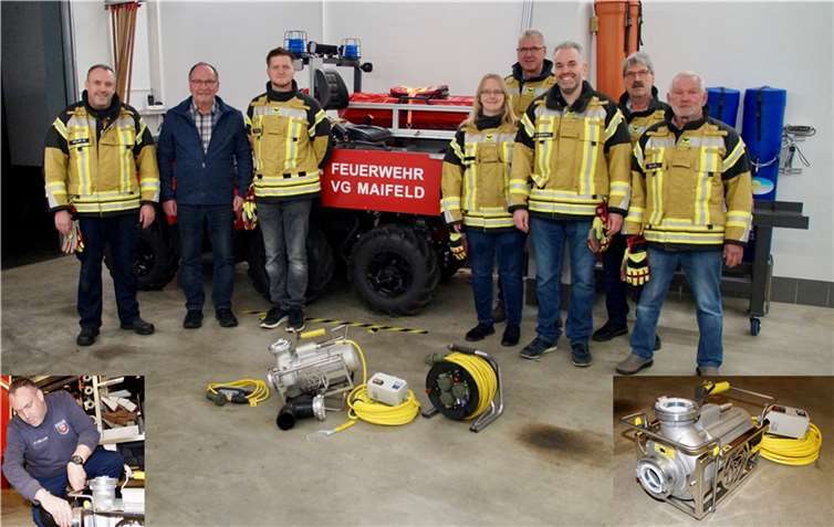 Der Trimbser Ortsbürgermeister Peter Schmitt mit dem Vorstand des Fördervereins der Freiwilligen Feuerwehr Trimbs bei der Übergabe. Unten Links: Der Trimbser Wehrführer Stefan Müller bei der Einweisung in das neue Gerät.  Foto: St. Kickertz
