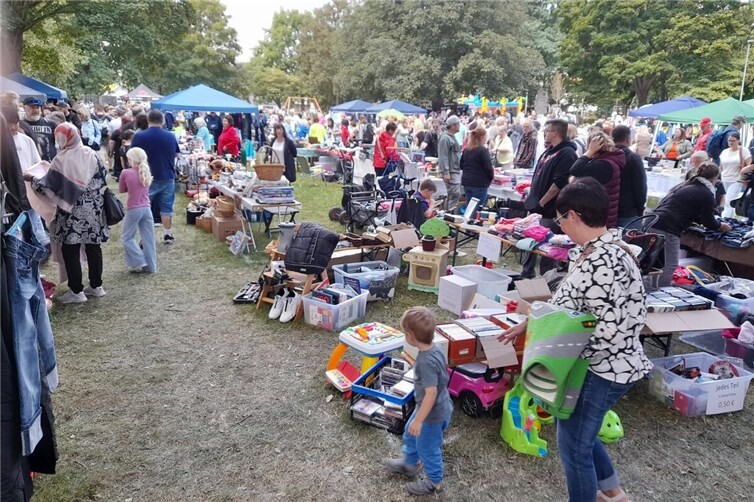 Der Trödelmarkt der Helf Angels.