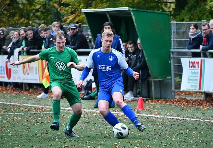 Der TuS Oberwinter (grünes Trikot) musste am Ende mit dem Unentschieden auf der Bandorfer Höhe zufrieden sein.