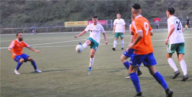 Der TuS Oberwinter wehrte sich gegen den Oberligisten aus Emmelshausen mit allen Mitteln.RASCH