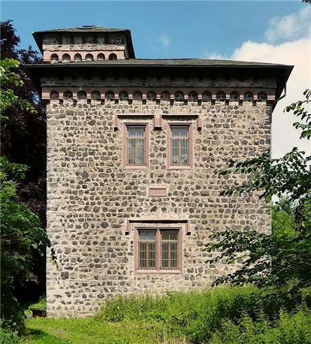 Der Turm ist der einzige Überrest der früheren Burg Arenberg. am 18. August steht er wieder für Besucher offen. Foto: privat