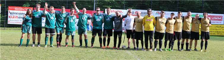 Der Turniersieg wurde ausgiebig gefeiert. UP