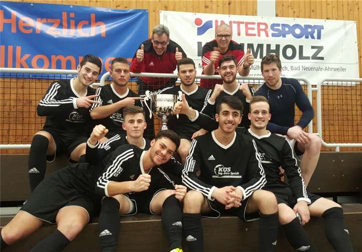 Der Turniersieger VFB Linz freut sich über die gute Leistung und den Pokal. privat