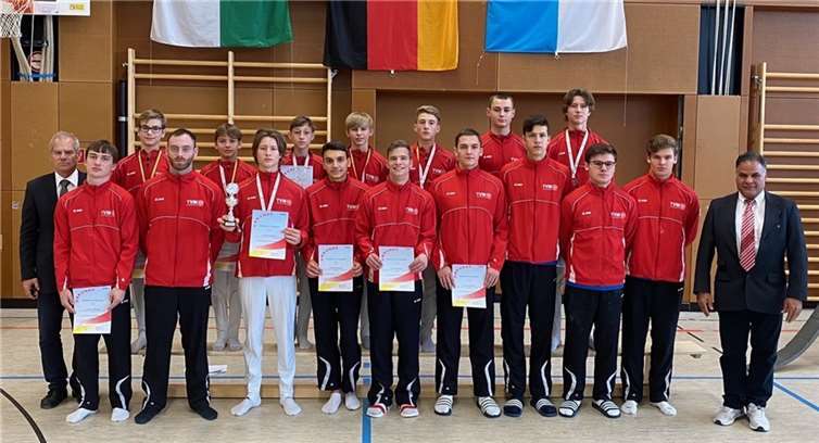Der Turnverein Vallendar schickte für beide Teams mehrere Turner zur Unterstützung mit nach Hösbach. Quellen: Turnverein Vallendar