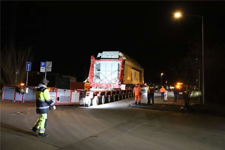 Der Übertragungsnetzbetreiber Amprion transportierte einen Transformator vom Andernacher Hafen zur Umspannanlage in Weißenthurm.