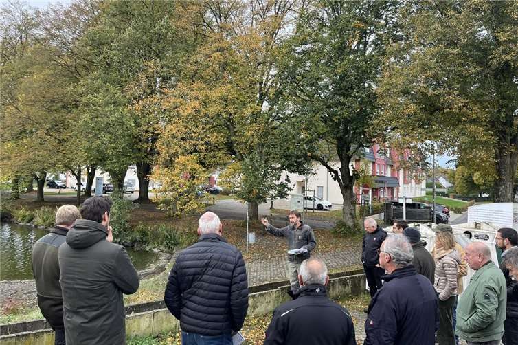 Der Umweltausschuss im Naherholungsgebiet Waagweiher. Foto: privat