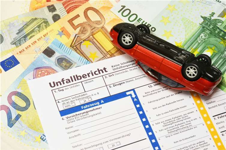 Der Unfallbericht spielt eine wichtige Rolle bei der richtigen Abwicklung eines Unfalls – glücklicherweise gibt es entsprechende Vordrucke. Quelle: @ Daniel Strautmann – 138755062 / Fotolia.com