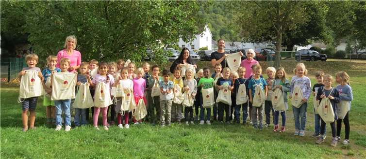 Der Unternehmerverein begrüßte die neuen ABC-Schützen von Bad Bodendorf. Foto: Karl Hanenberg